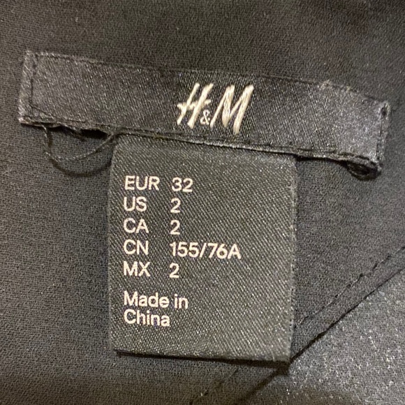 H&M flowy floral blouse - Picture 4 of 4